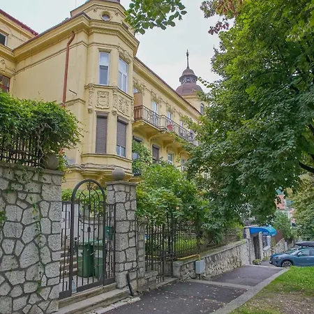 Apartment Livada *